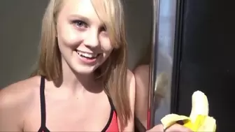 Cute amatuer blonde likes vacation climax