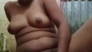 Horny Bengali Whore Fingering Her Bald Cunt On Web-Cam