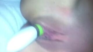 I fuck my GF with a vibrator and suck till cumming