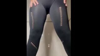 Perfect Behind and Snatch Fitness Model in Tight Leggings Showing Workout (Jennyfer Queen)