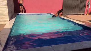 Novinhos e Novinha Bathing in the PJTX House Pool @ Alerquina PJT X @ Renan Martins Pantaneiro