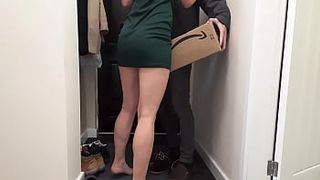 Lucky amazon delivery stud seduced by lonely divorced fresh mom gets oral sex and free sex as a tips.