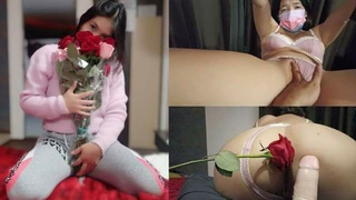 Le di una rosa y ella me dio coño, tetas y culo - El mejor San Valentín con mi sobrina