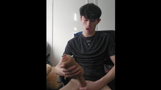 Fine 18yo twunk uses cunt to wank