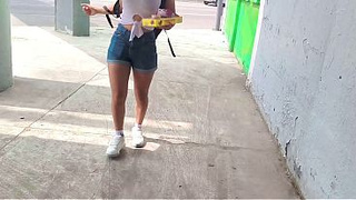 Vendedora Ambulante de Mazapanes termina en el Hotel con un Desconocido... ¡De la CALLE al Hotel!