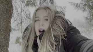 18 Jähriges Teeny wird im Wald bei Schnee Gefickt