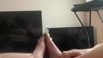 Gf Let’s Me Free Use Her Feet, Humongous Facial Ending!