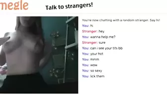 Teen Fingers herself and Shows everything on Omegle