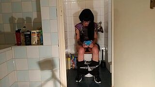 Sexy goth teen pee & shit while play with her phone pt2 HD