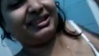 indian girl show boobs