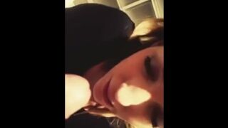 Gorgeous Lady Piss in Mouth
