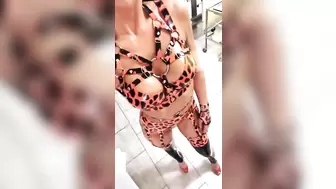 Orange latex leperad