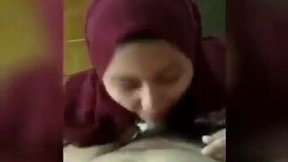Hijab cantik nyepong